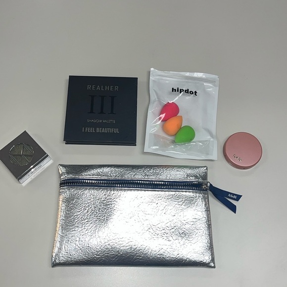 IL MAKIAGE & Real Her eyeshadows Tarte blush Hipdot and zipper bag bundle - Picture 1 of 10